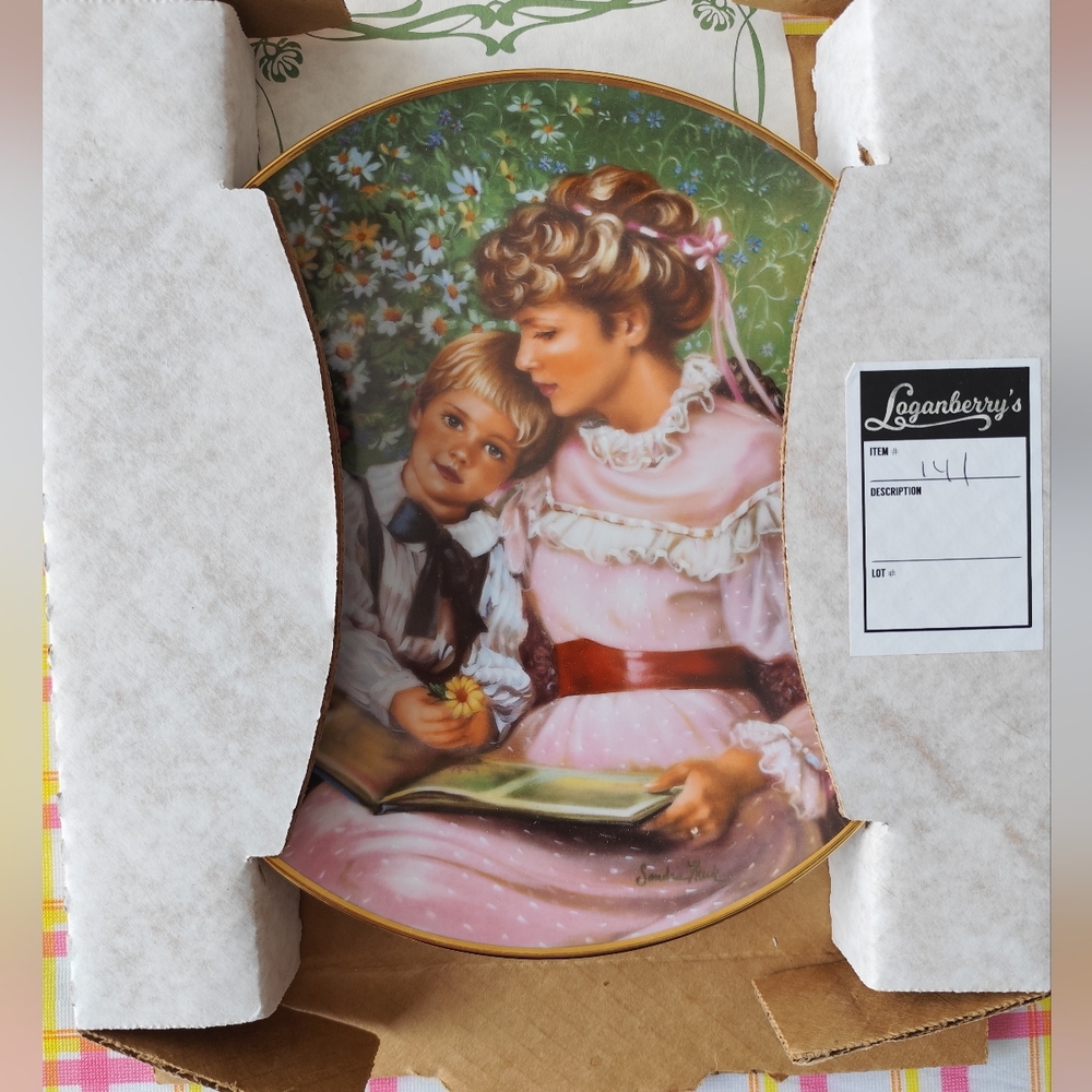 Reco Mother's Day 1986 collector plate with Box
